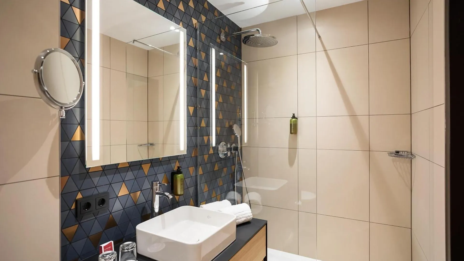 Austria Trend Hotel Maximilian Bécs 4*,